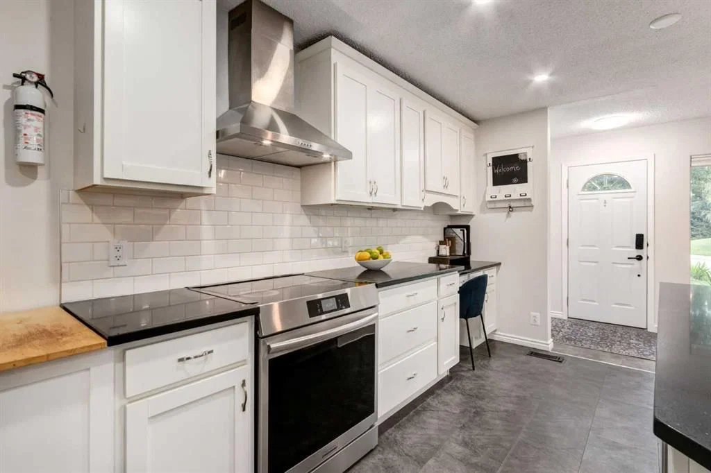 36 Hudson Road NW, Calgary — photo 5 of 38