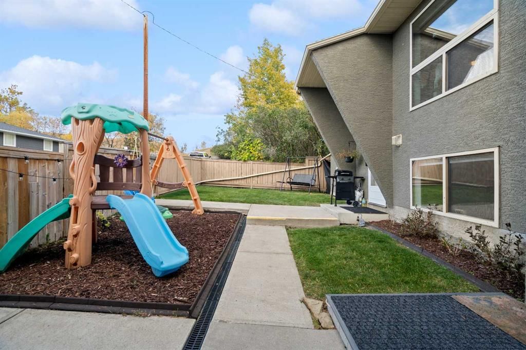 1, 29 Poplar Avenue, Okotoks — photo 3 of 40