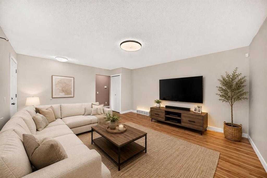6607 Malvern Road NE, Calgary — photo 4 of 20