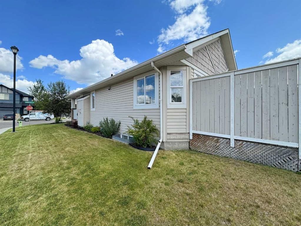 101 Channelside Cove SW, Airdrie — photo 4 of 20
