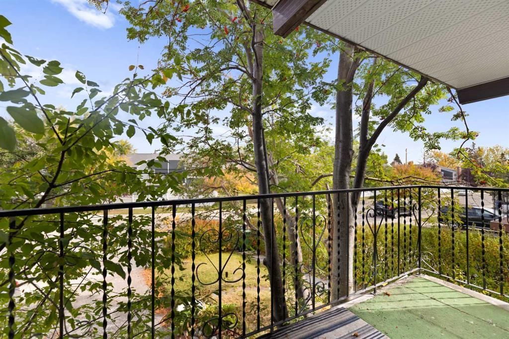 221 Theodore Place NW, Calgary — photo 2 of 37