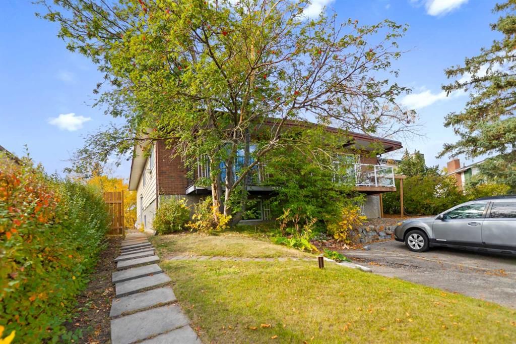 221 Theodore Place NW, Calgary — photo 5 of 37
