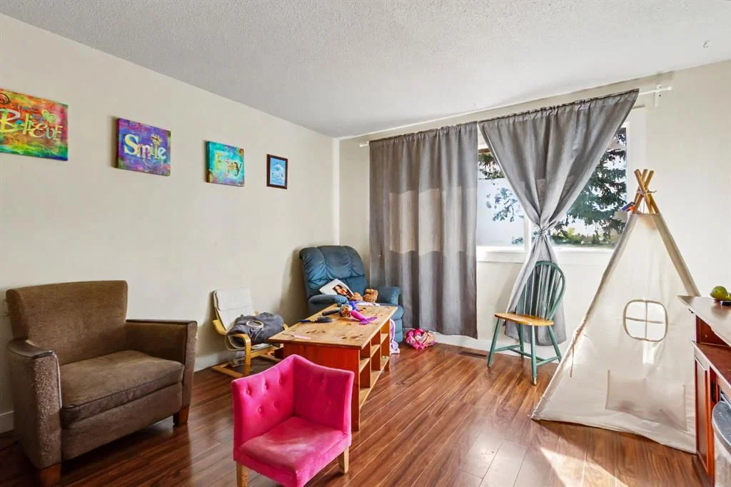 3714 Dover Ridge Drive SE, Calgary — photo 4 of 32