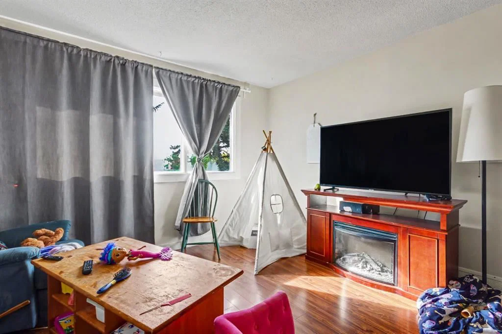 3714 Dover Ridge Drive SE, Calgary — photo 5 of 32