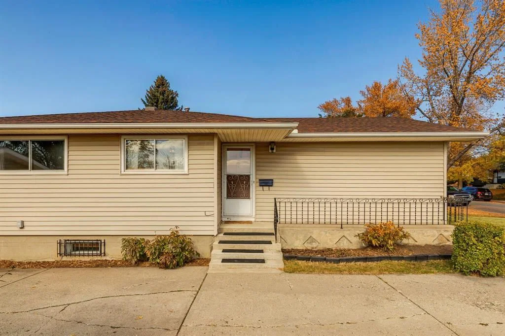 911 17A Street NE, Calgary — photo 4 of 48