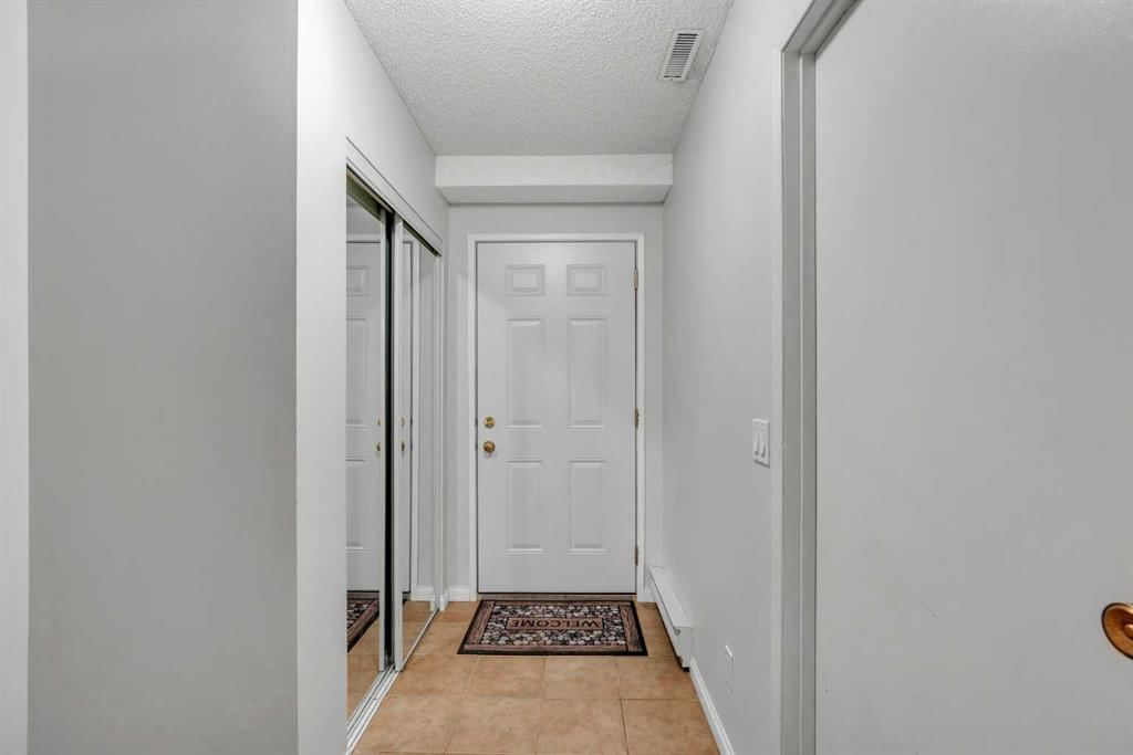 16, 643 4 Avenue NE, Calgary — photo 3 of 27
