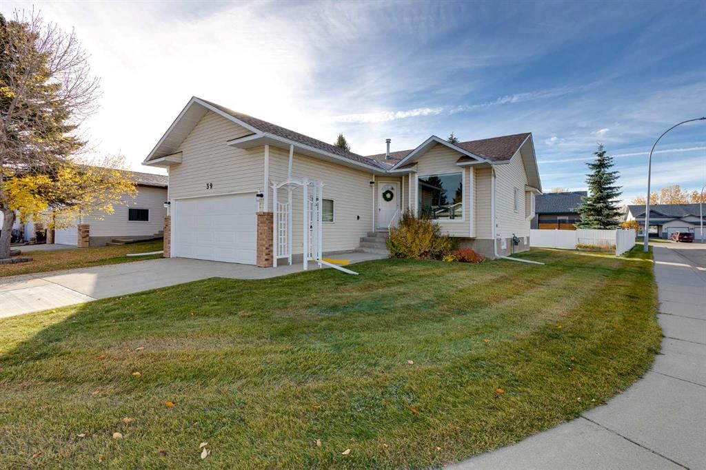 39 Woodside Close NW, Calgary — detached for sale