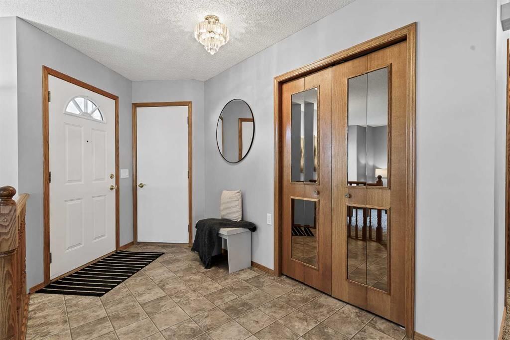 39 Woodside Close NW, Airdrie — photo 4 of 49