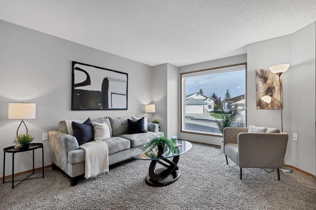 39 Woodside Close NW, Airdrie — photo 5 of 49