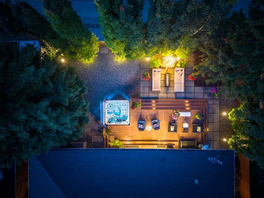 20 Gainsborough Drive SW, Calgary — photo 2 of 50