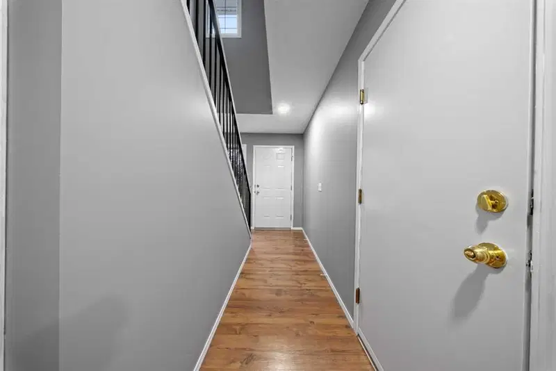 13 Country Hills Rise NW, Calgary — photo 3 of 23