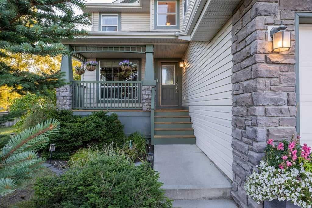7 Springbank Mews SW, Calgary — photo 2 of 40