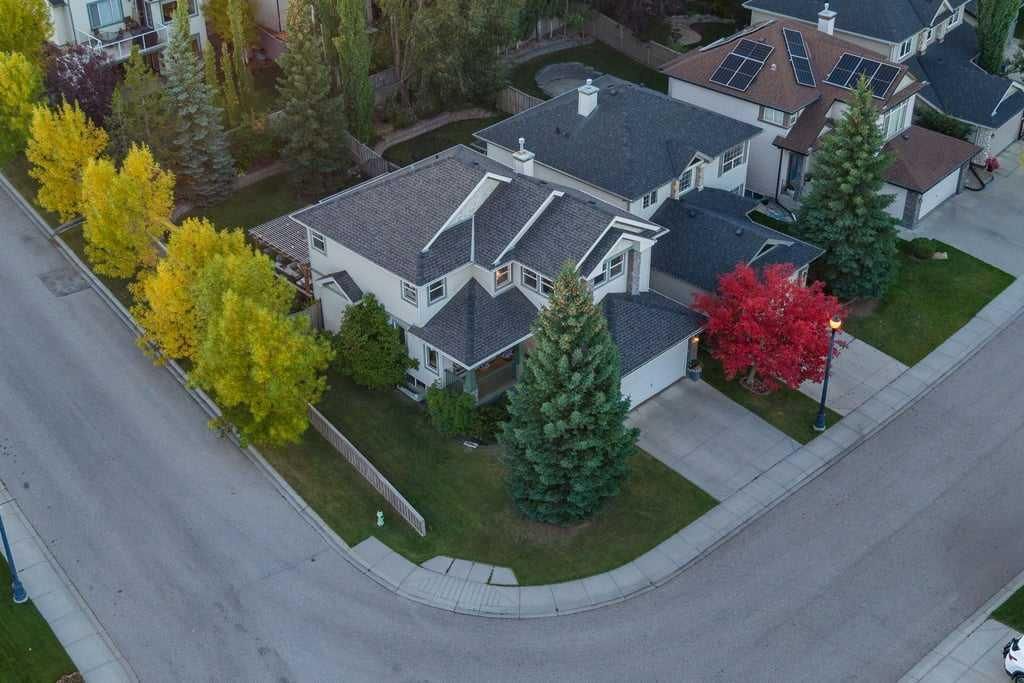 7 Springbank Mews SW, Calgary — photo 3 of 40