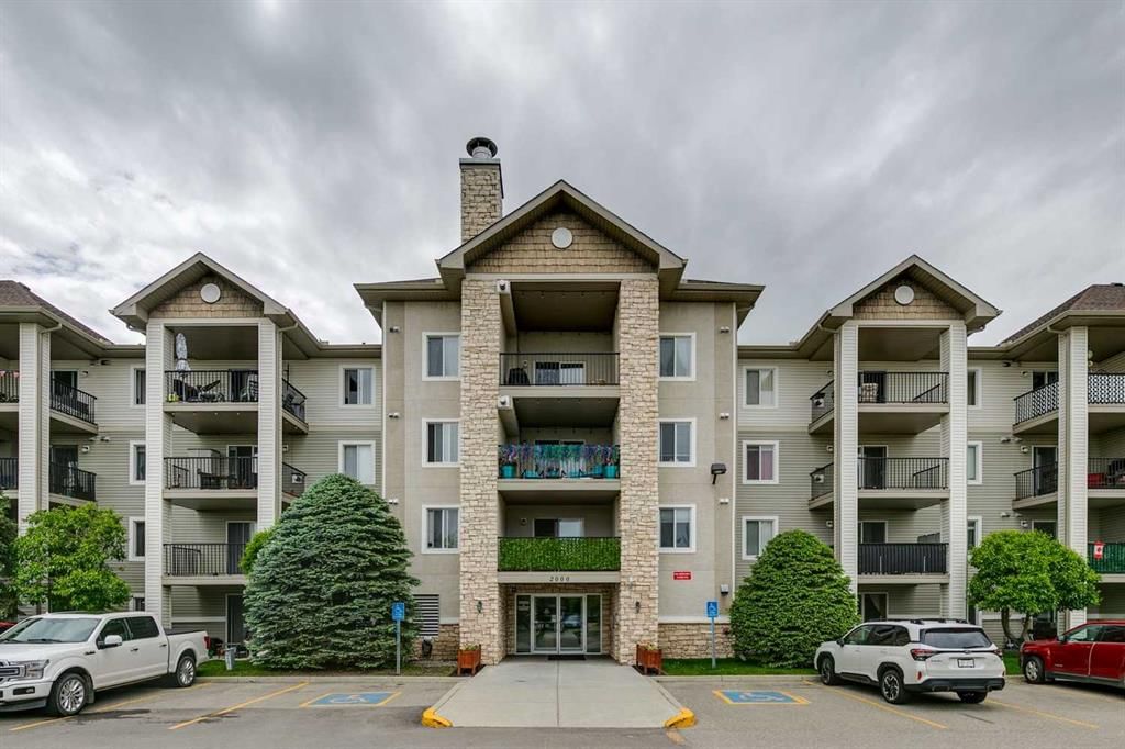2407, 12 Cimarron Common, Calgary — apartment for sale
