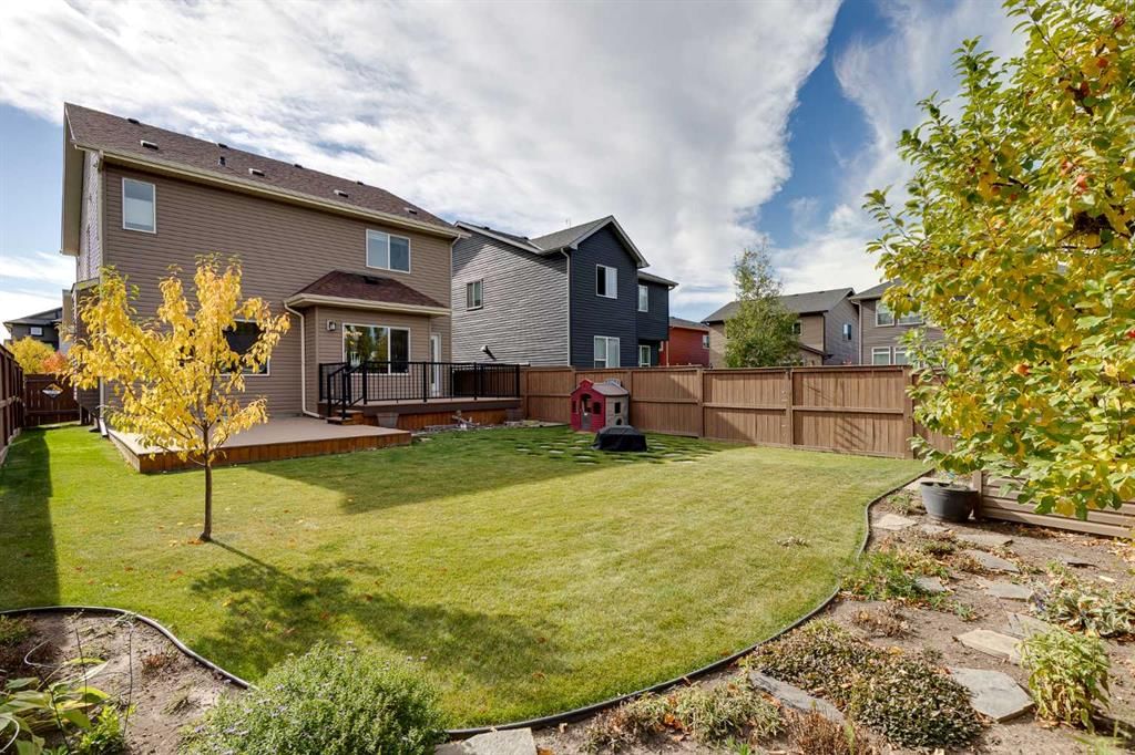 1449 Ravenscroft Avenue SE, Airdrie — photo 5 of 47