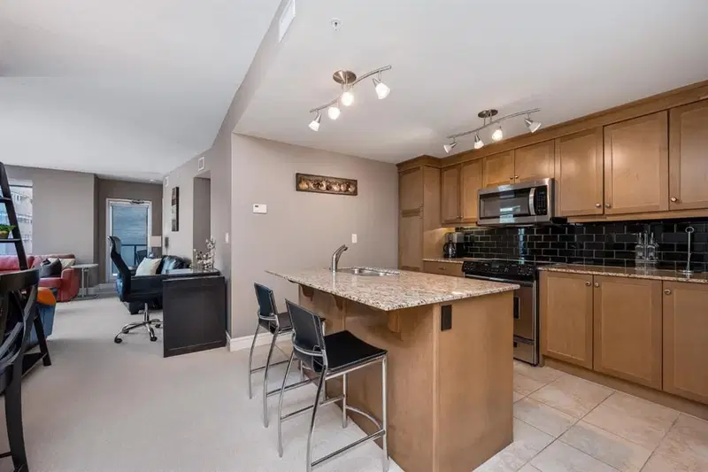 1005, 910 5 Avenue SW, Calgary — photo 4 of 26