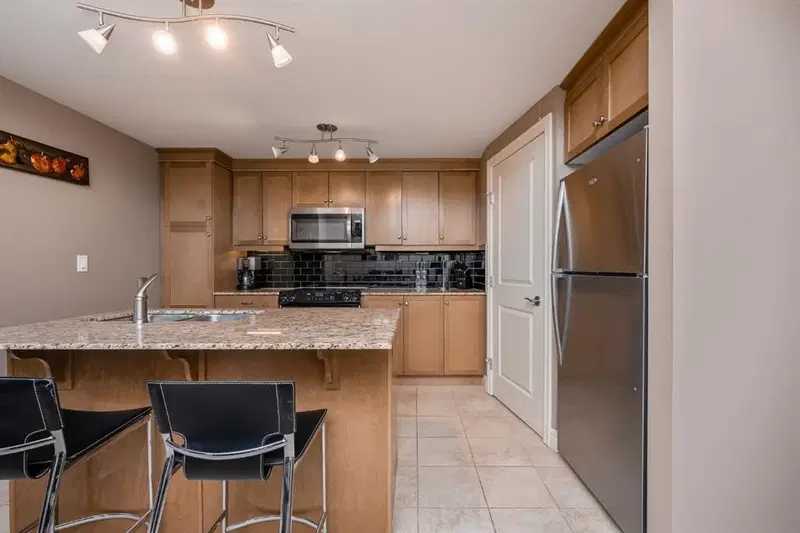 1005, 910 5 Avenue SW, Calgary — photo 5 of 26