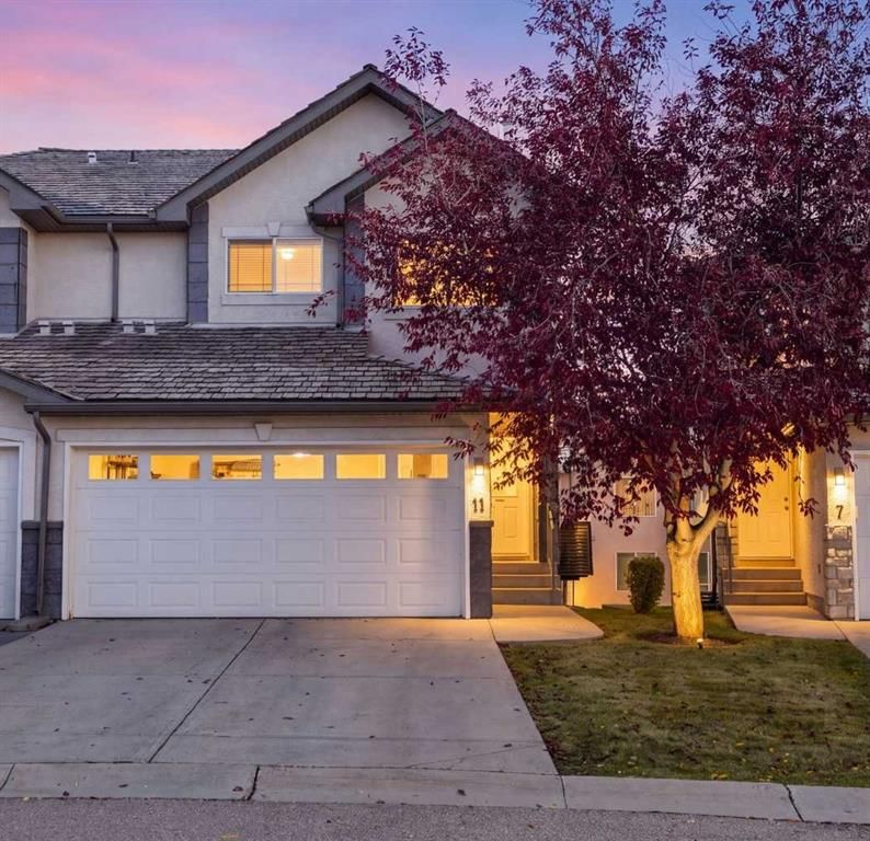 11 Royal Crest Court NW, Calgary — photo 2 of 38