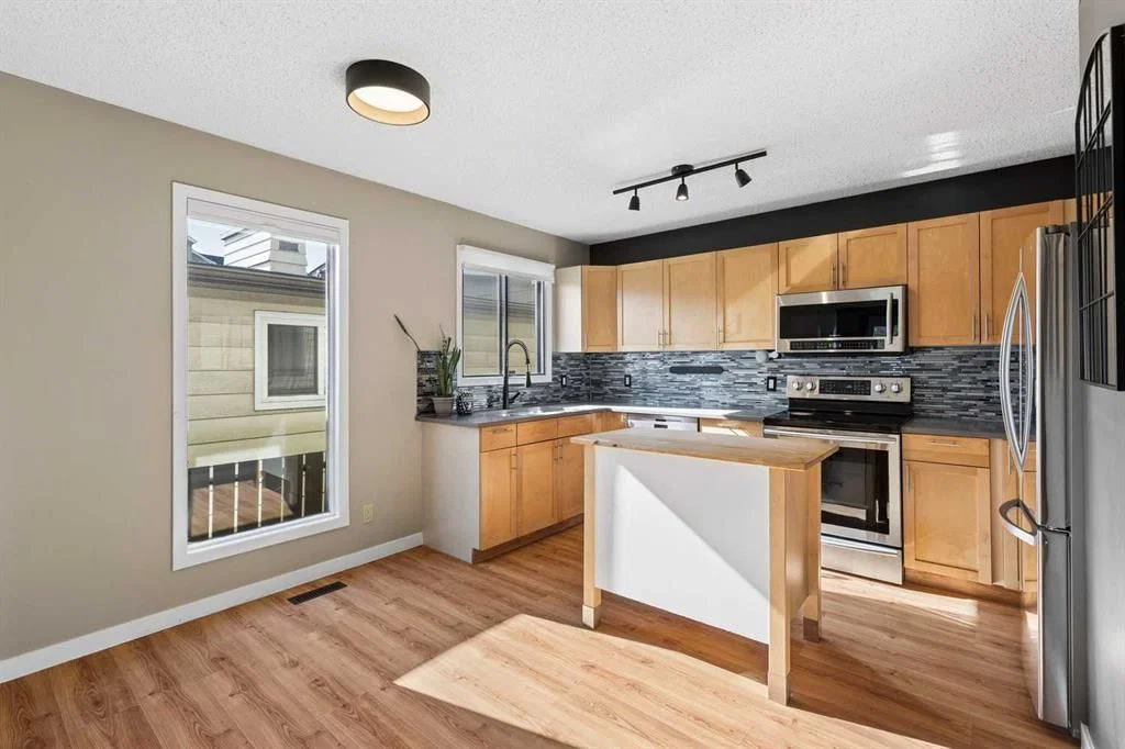 4, 1918 24A Street SW, Calgary — main listing photo