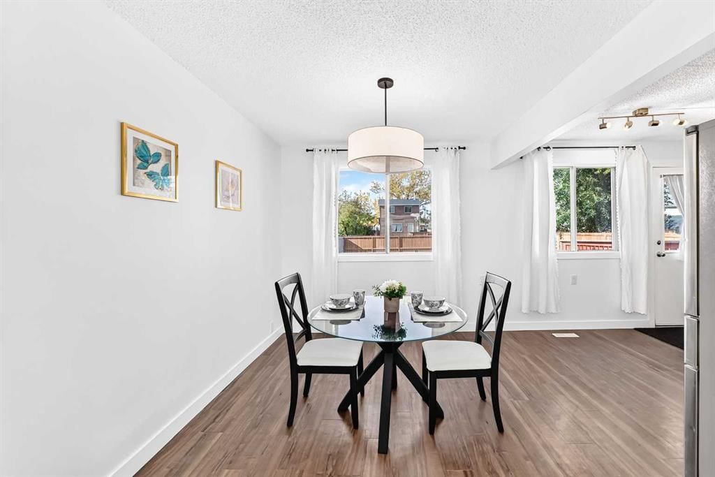60 Erin Mount Crescent SE, Calgary — photo 4 of 26