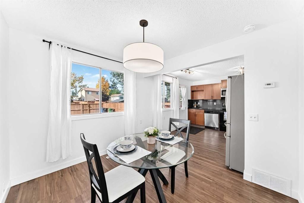 60 Erin Mount Crescent SE, Calgary — photo 5 of 26