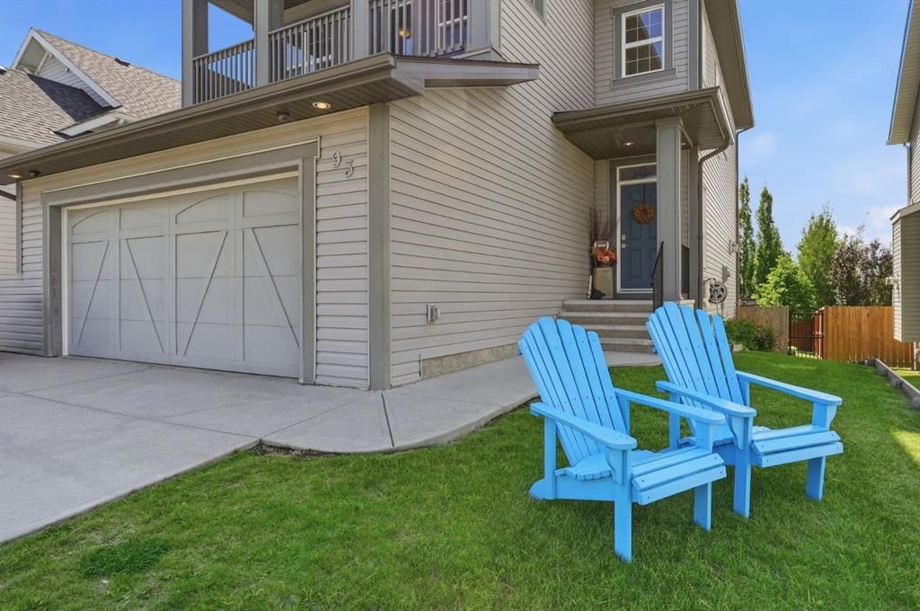 93 Heritage Hill, Cochrane — photo 2 of 36