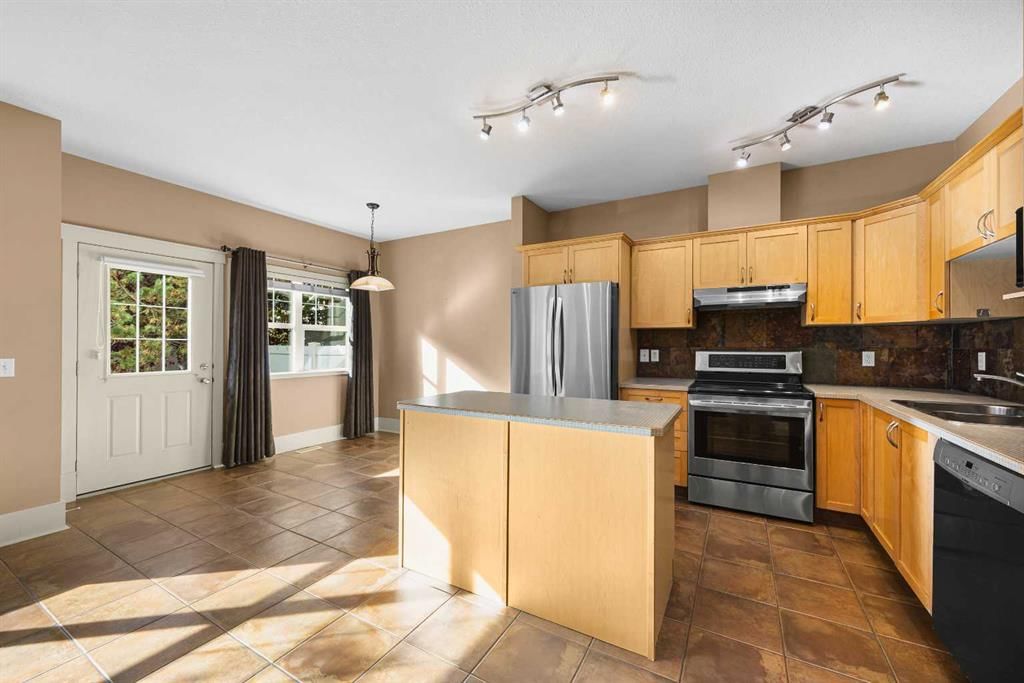 75 Wentworth Common SW, Calgary — photo 3 of 43