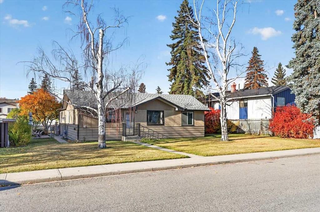 4339 70 Street NW, Calgary — photo 4 of 50