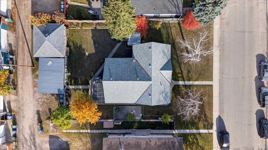 4339 70 Street NW, Calgary — photo 5 of 50