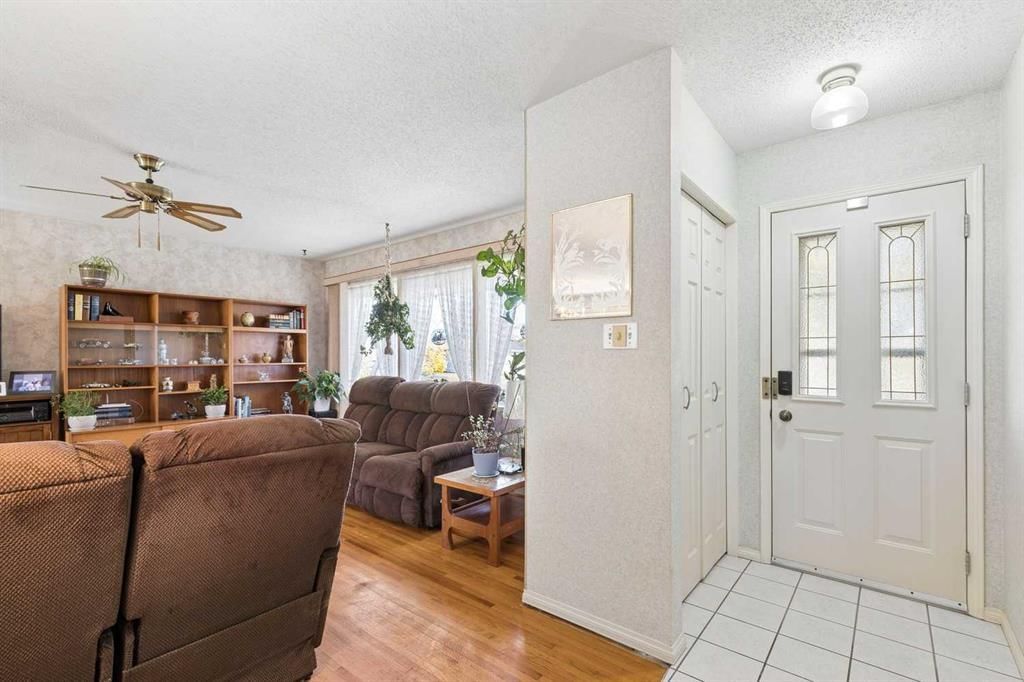 275 Northmount Drive NW, Calgary — photo 2 of 42