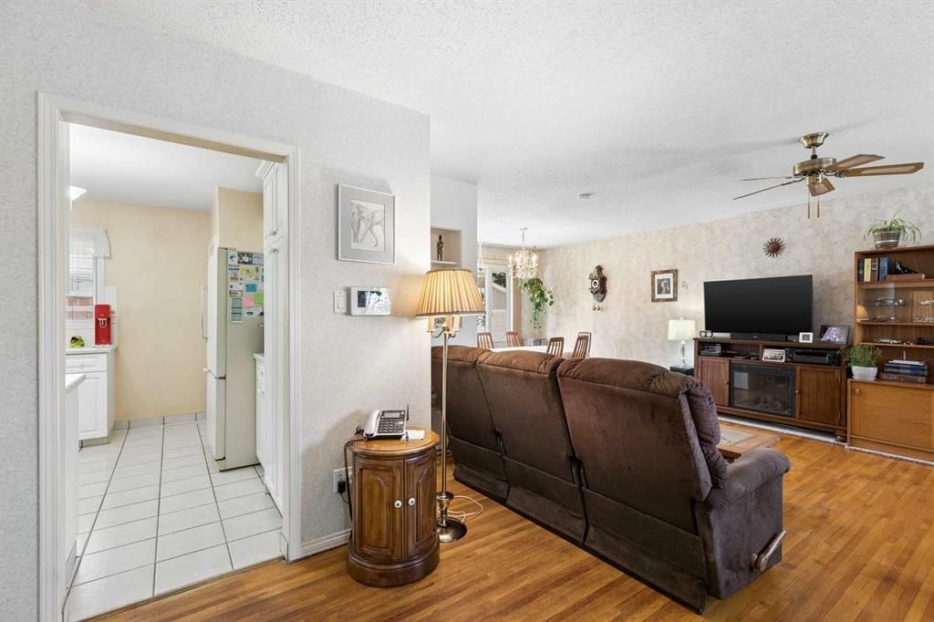 275 Northmount Drive NW, Calgary — photo 3 of 42