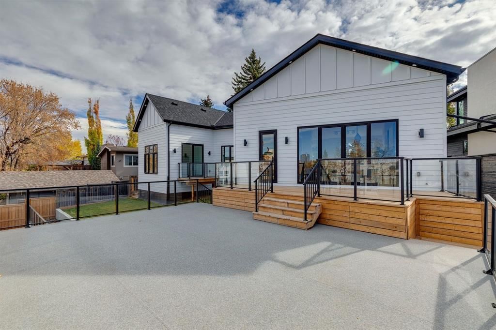 1651 St Andrews Place NW, Calgary — photo 4 of 16