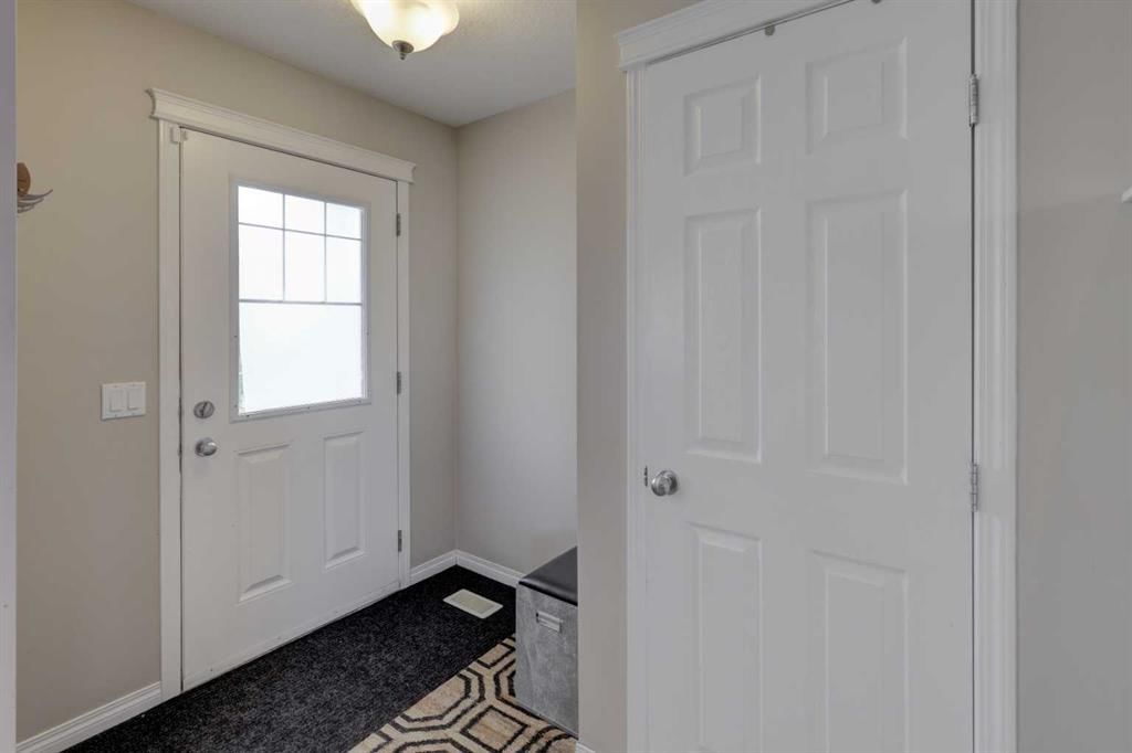 35 Sage Hill Manor NW, Calgary — photo 4 of 39