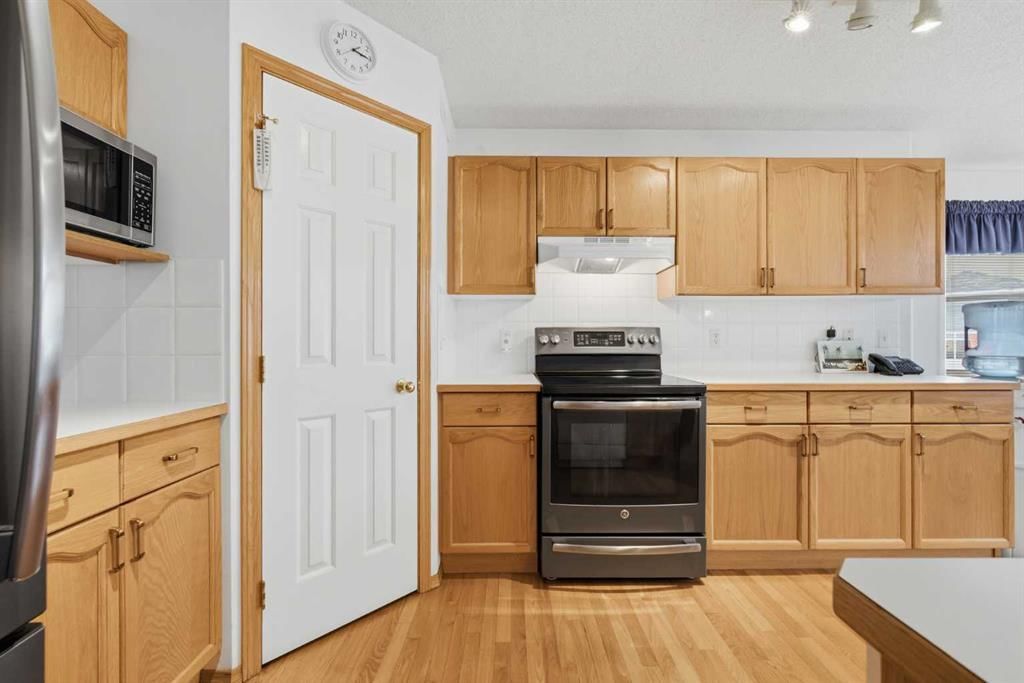 614 Sierra Madre Court SW, Calgary — photo 5 of 40
