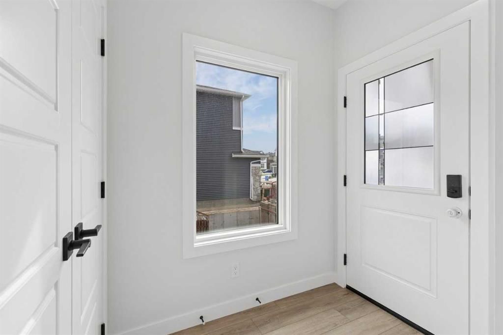 34 Amblefield Common NW, Calgary — photo 4 of 46