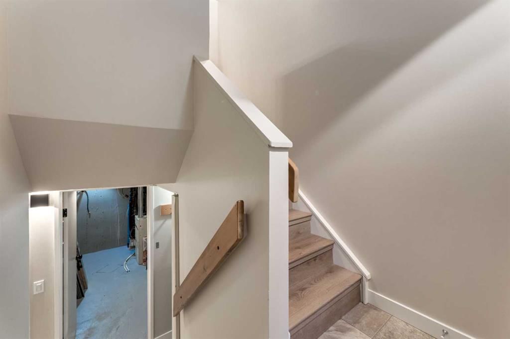 8826 6 Street SE, Calgary — photo 4 of 33