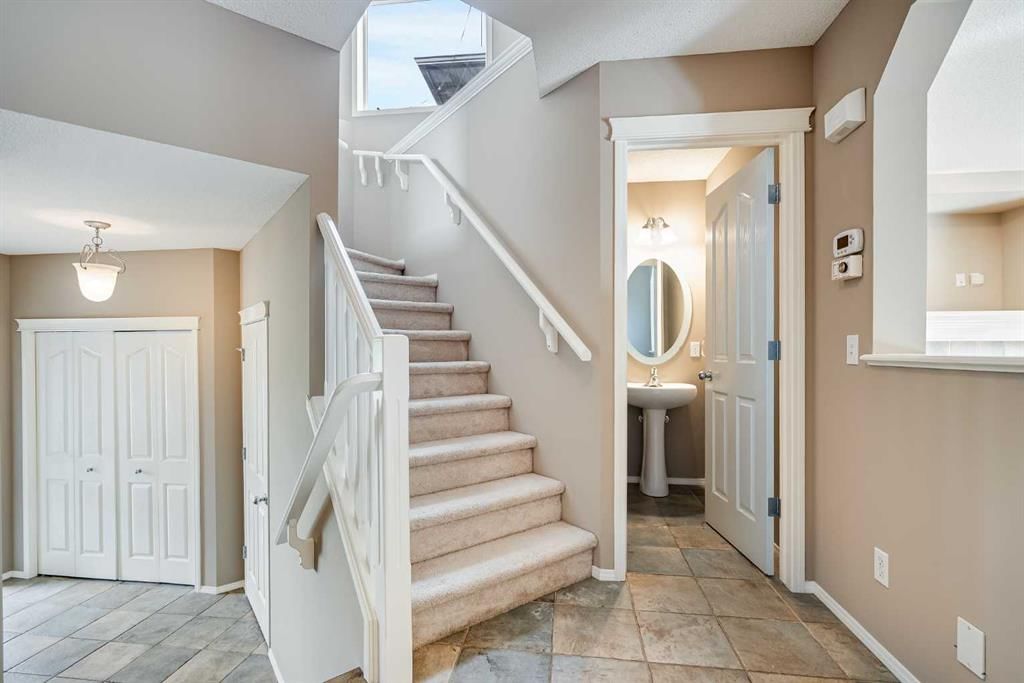 34 Kincora Drive NW, Calgary — photo 4 of 42