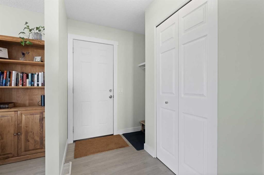11 Berwick Hill NW, Calgary — photo 2 of 41