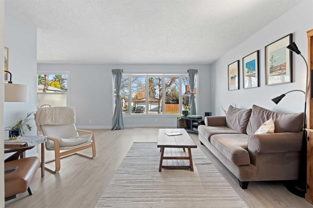 11 Berwick Hill NW, Calgary — photo 3 of 41