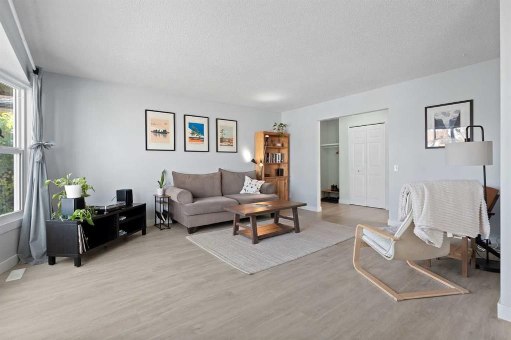 11 Berwick Hill NW, Calgary — photo 4 of 41