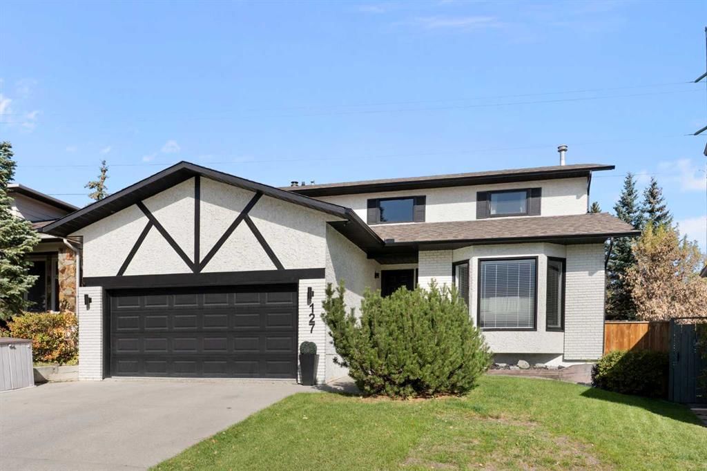 127 Edgewood Drive NW, Calgary — photo 2 of 50