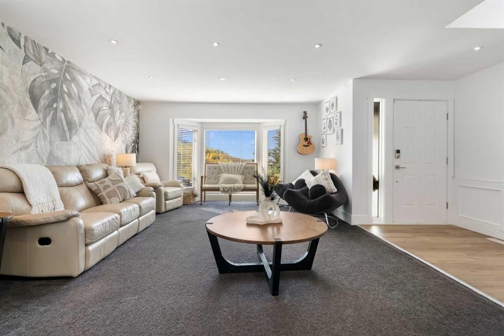 127 Edgewood Drive NW, Calgary — photo 4 of 50
