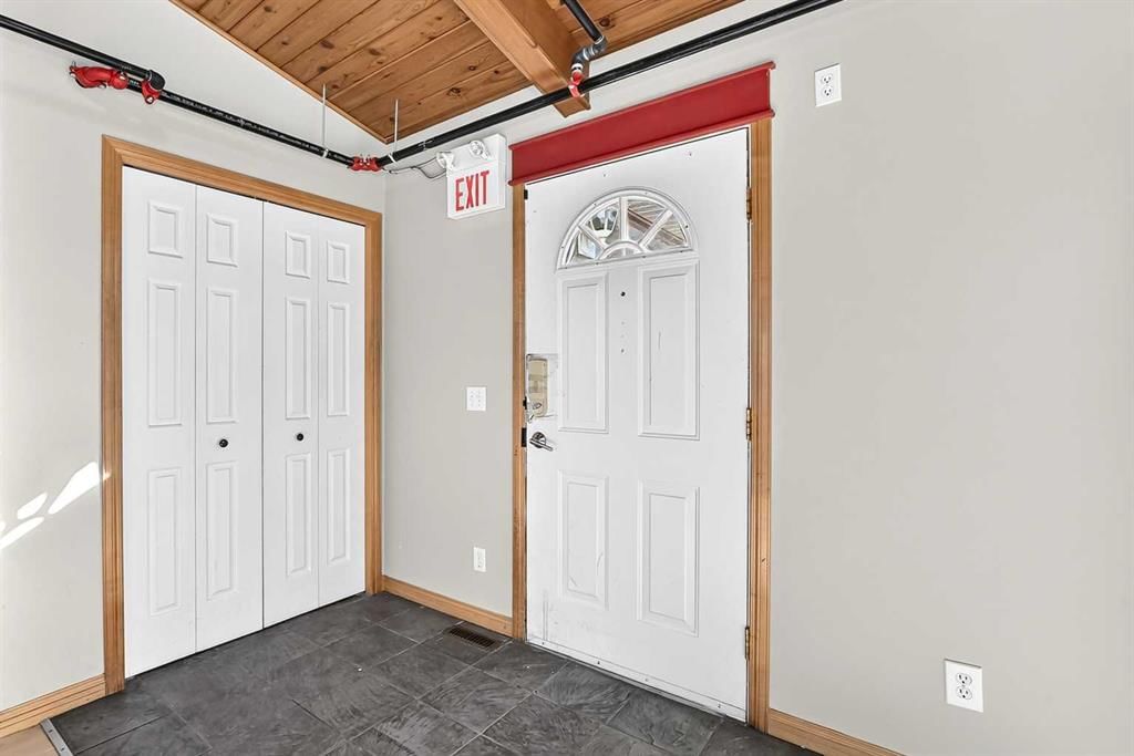 1304 107 Avenue SW, Calgary — photo 3 of 37