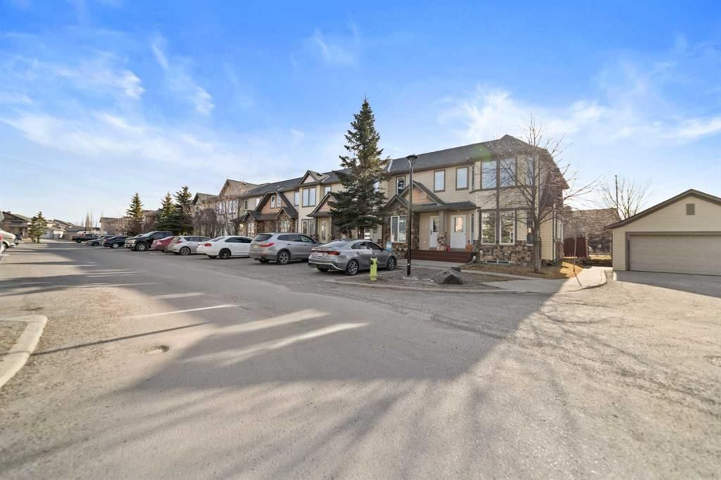 209, 2445 Kingsland Road SE, Airdrie — photo 3 of 32