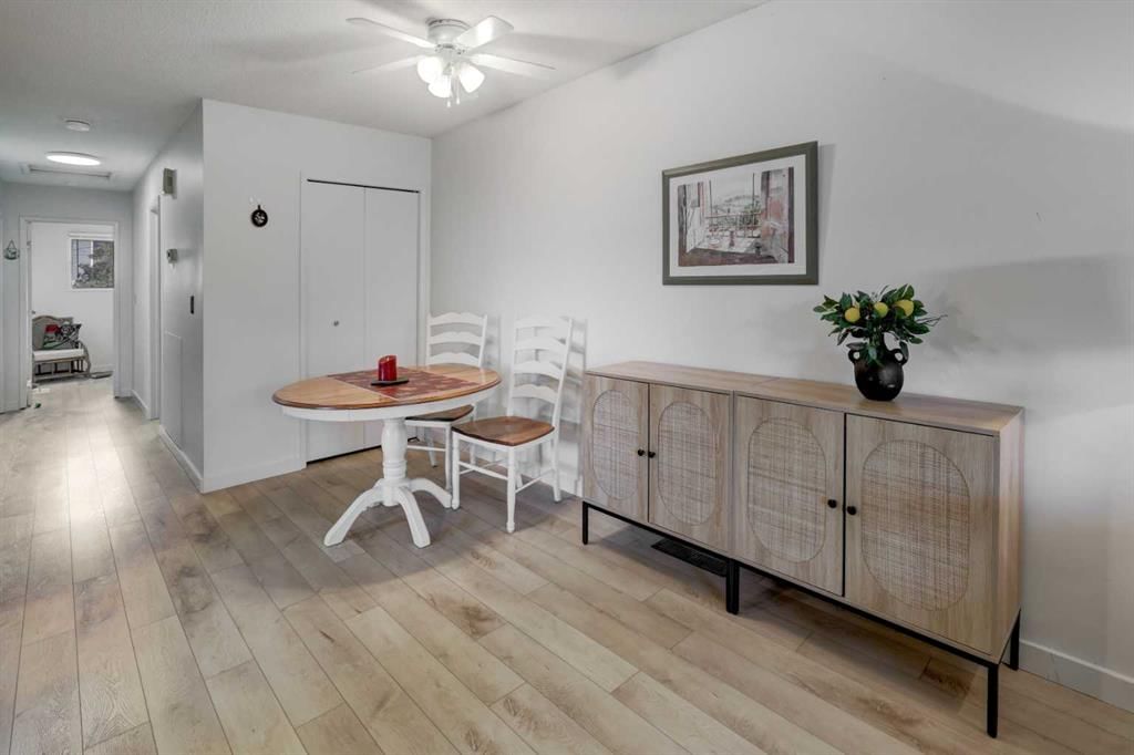 8636 47 Avenue NW, Calgary — photo 5 of 37