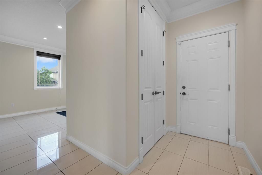 40 Baywater Court SW, Airdrie — photo 5 of 49