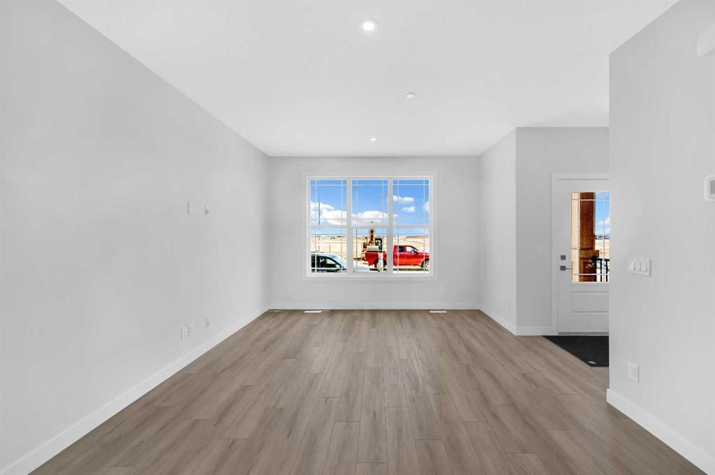 399 Hotchkiss Manor SE, Calgary — photo 4 of 47