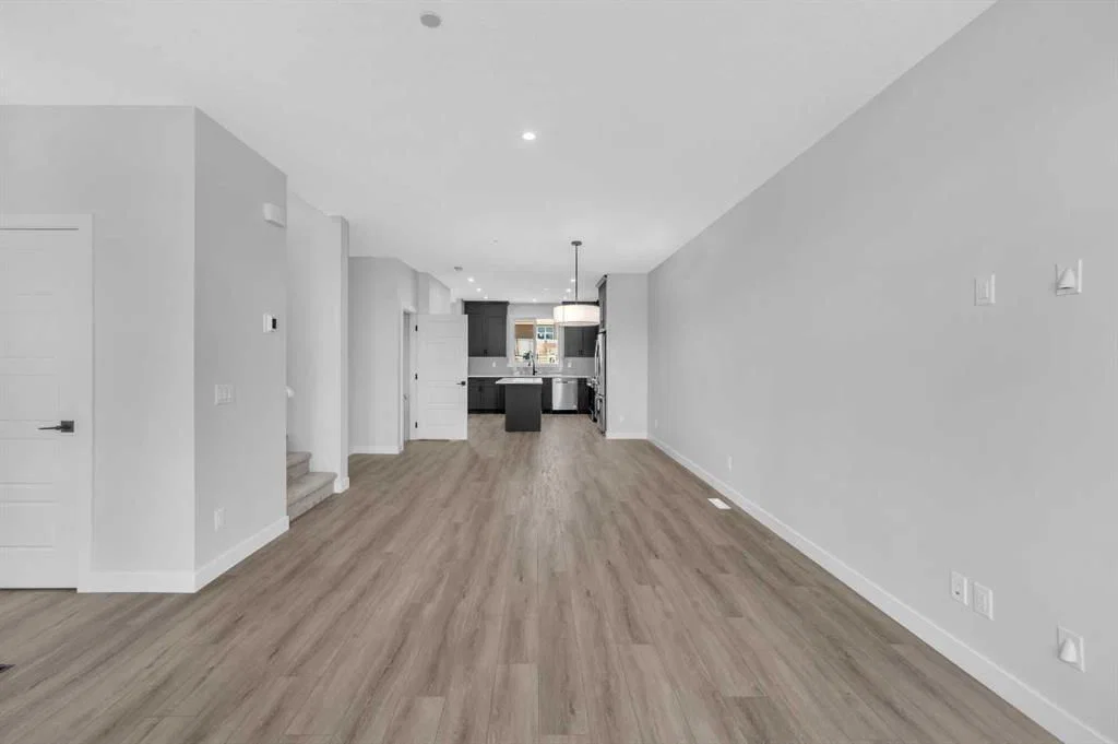 399 Hotchkiss Manor SE, Calgary — photo 5 of 47