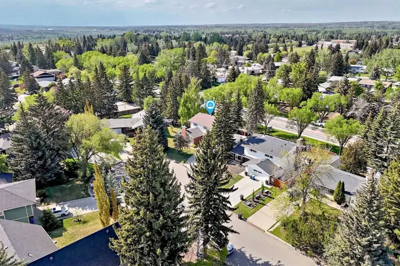 8 Varsdale Place NW, Calgary — photo 2 of 43