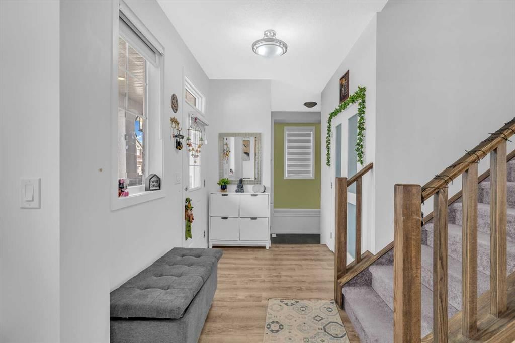 271 Carringham Road NW, Calgary — photo 4 of 31